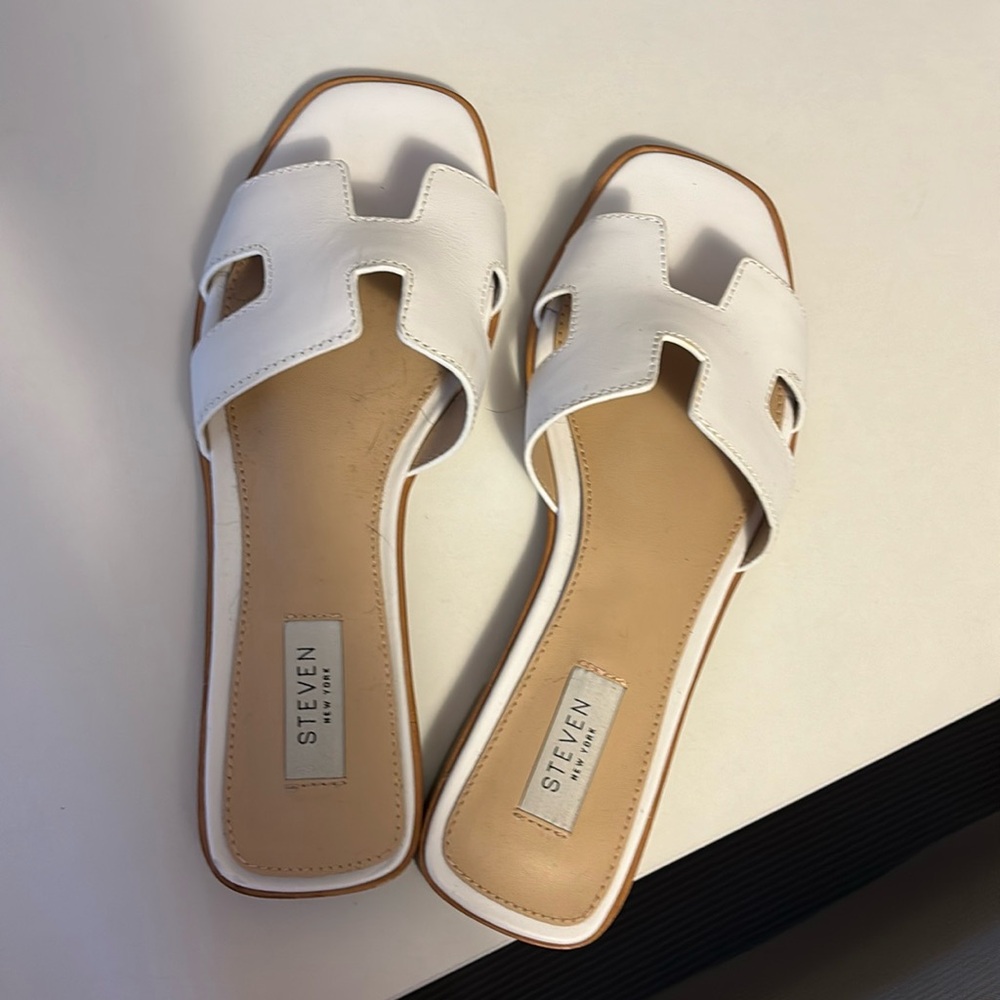 White Steve Madden ‘Oran’ Sandals